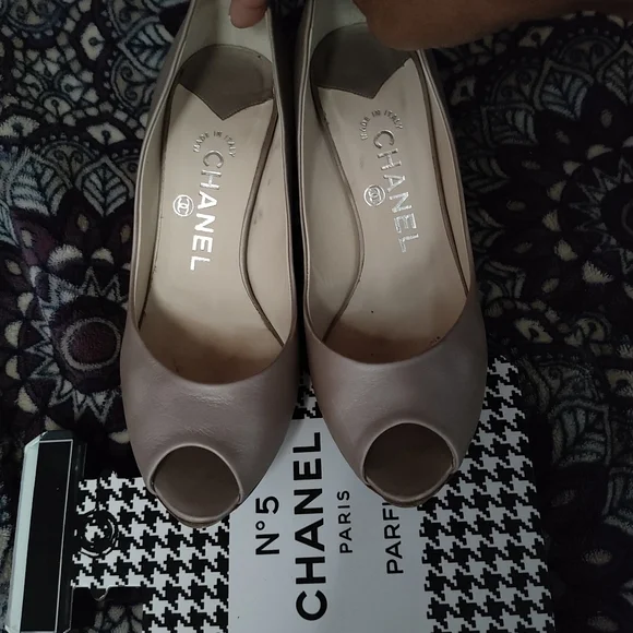 🩶 Authentic Chanel peep toe pumps🩶